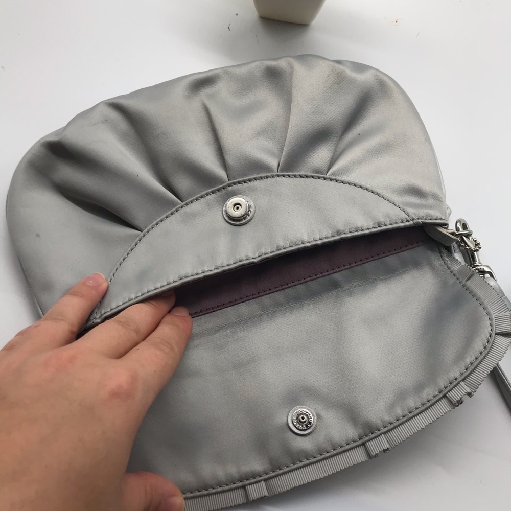 Silver Coach Horse and carriage  Wristlet - Picture 4 of 5
